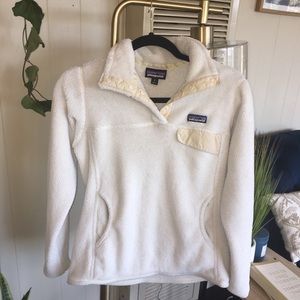 White fleece Patagonia Pullover